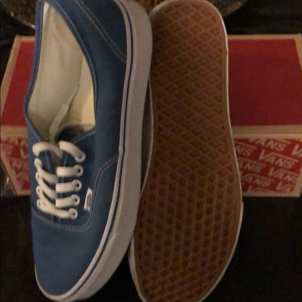 Vans - Picture 3 of 3